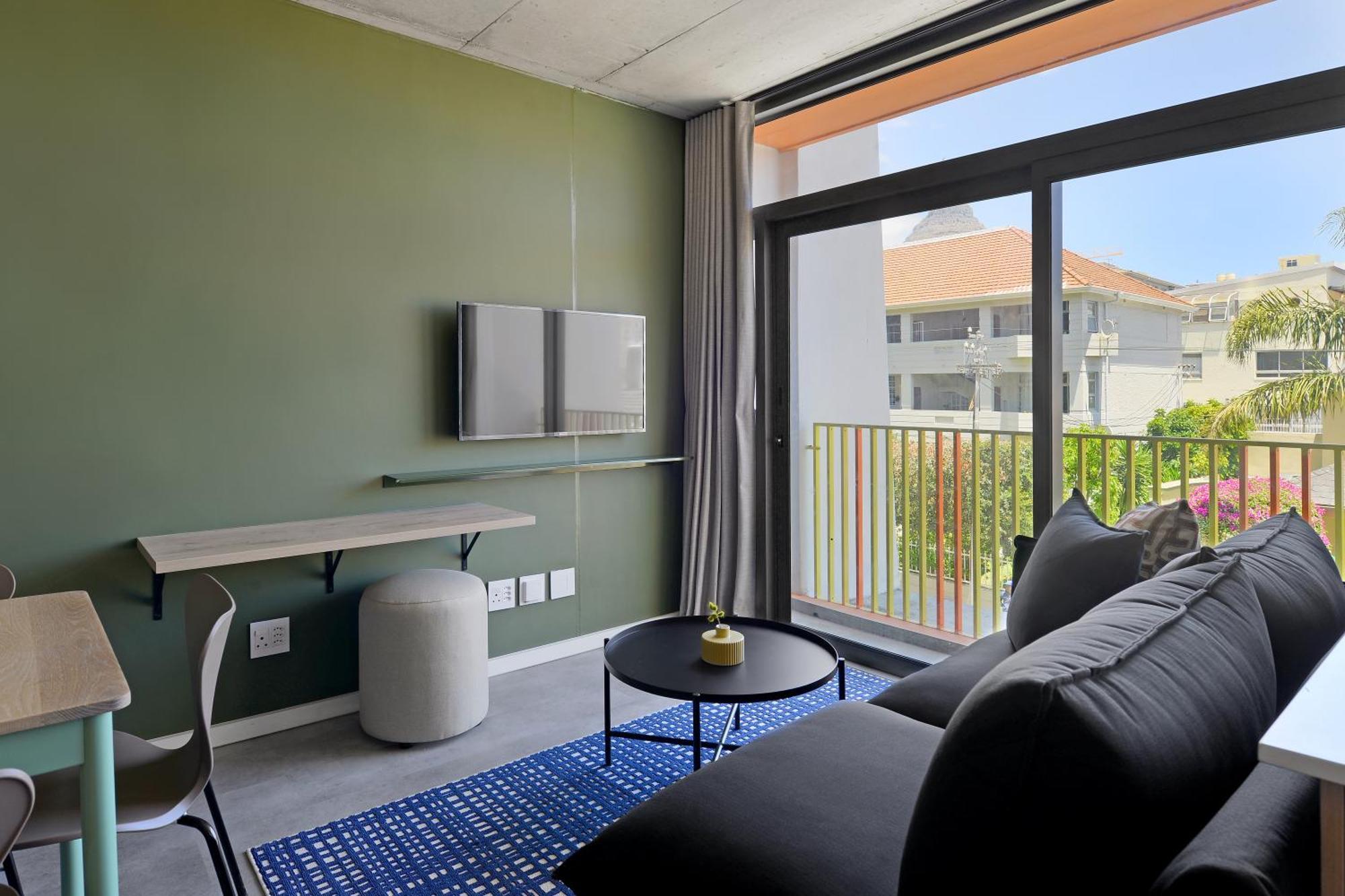 Sixonn By Fluent - Serviced Apartments Cape Town Room photo